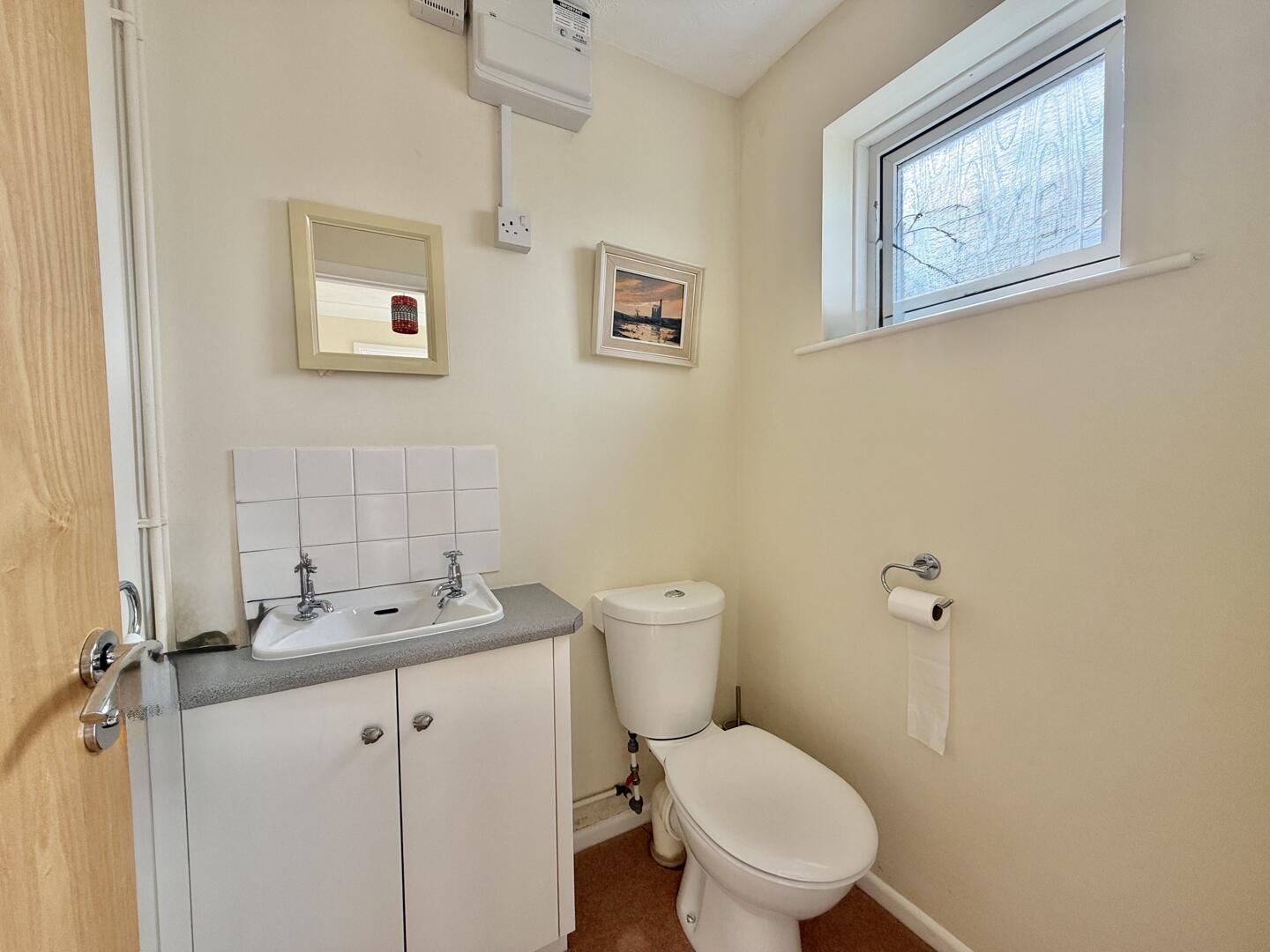 3 bed property in Bishops Close, Truro